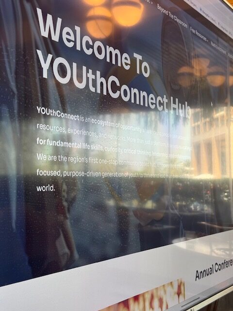 The YOUthConnect Hub welcome screen is displayed during the session.